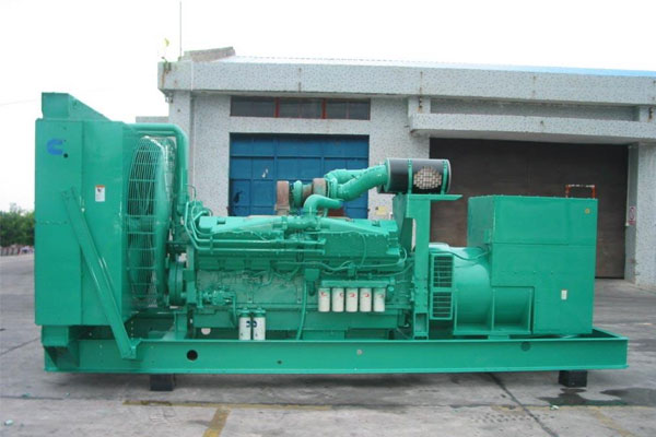 博望工厂发电机应急发电时如何更准确地检查发电机状态？